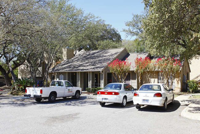 Towering Oaks in San Antonio, TX - Foto de edificio - Building Photo