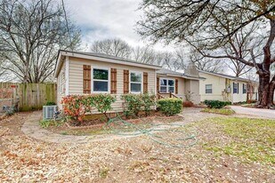 1035 Blaylock Cir S in Irving, TX - Building Photo