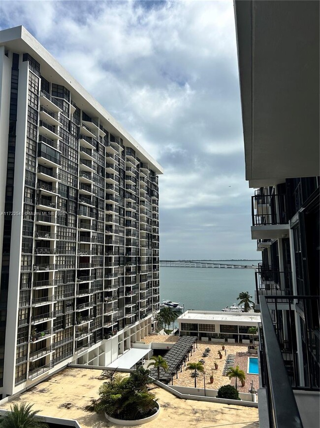 1901 Brickell Ave in Miami, FL - Building Photo - Building Photo