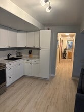 7231 E Chester Heights Cir in Anchorage, AK - Foto de edificio - Building Photo