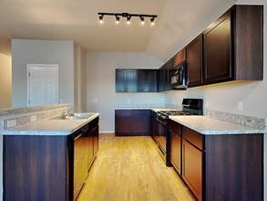 11545 NW 100th St in Yukon, OK - Foto de edificio - Building Photo