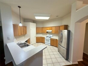 9214 Sommerland Wy in Austin, TX - Building Photo - Building Photo