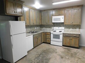 1318 Green St in Lockhart, TX - Building Photo - Building Photo