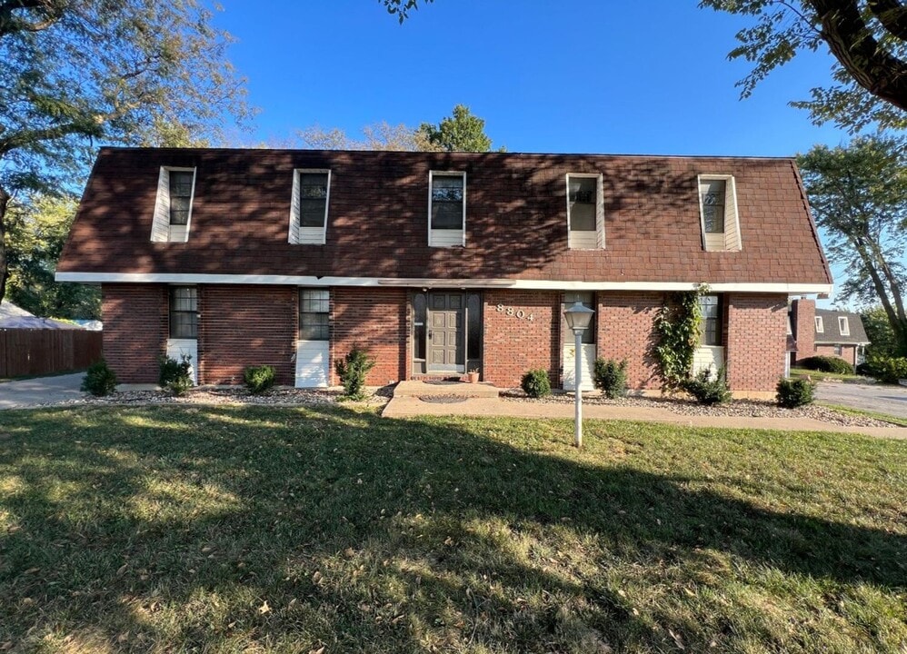 8804 Kaill Rd in Pleasant Valley, MO - Building Photo