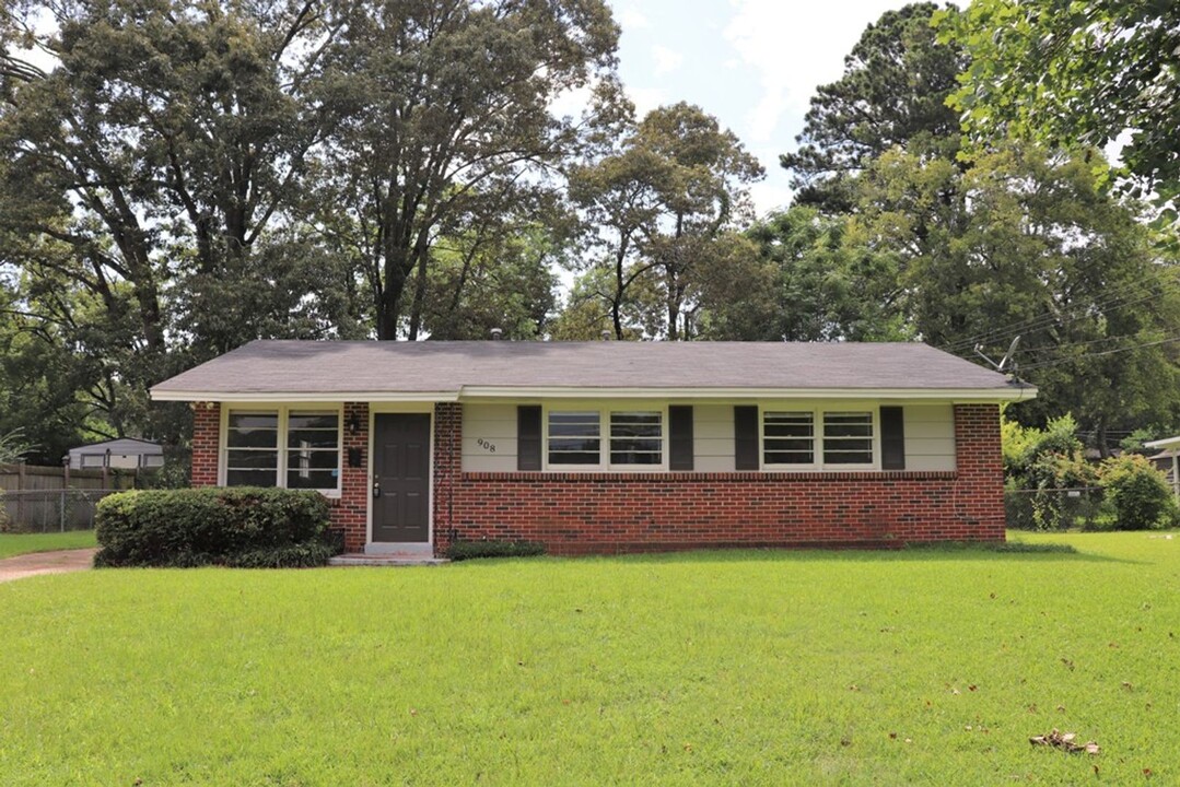 908 Karen Rd in Montgomery, AL - Building Photo