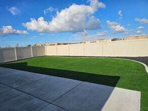 27216 Ukulele Cir in Menifee, CA - Building Photo - Building Photo