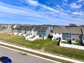 1037 Clendening Dr in Gallatin, TN - Building Photo - Building Photo