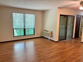 333 W Lake Ave in Hendersonville, NC - Building Photo - Building Photo