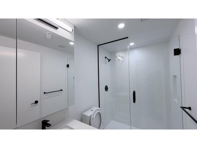 13738 Central Ave in Surrey, BC - Building Photo - Building Photo