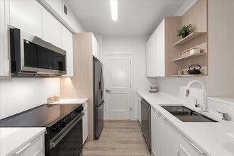 1170 Reserve Way in Naples, FL - Building Photo - Building Photo