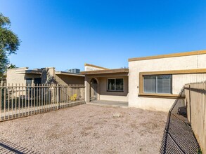 6742 W Palmaire Ave, Unit 2 in Glendale, AZ - Building Photo - Building Photo