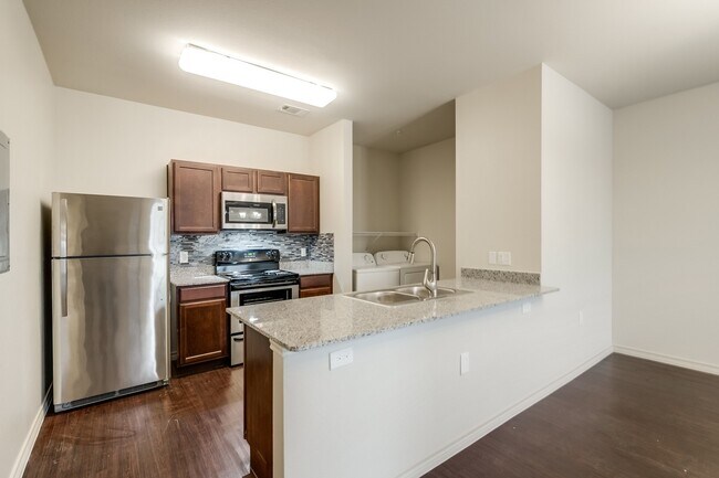 2410 Jack Finney Blvd in Greenville, TX - Foto de edificio - Building Photo