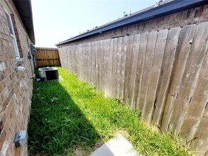 1809 Cari Nicole Ave, Unit 1 in Edinburg, TX - Foto de edificio - Building Photo