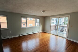 627 Beach St, Unit 2R in Revere, MA - Building Photo - Building Photo