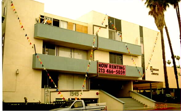 Empire West Apartments in Los Angeles, CA - Foto de edificio