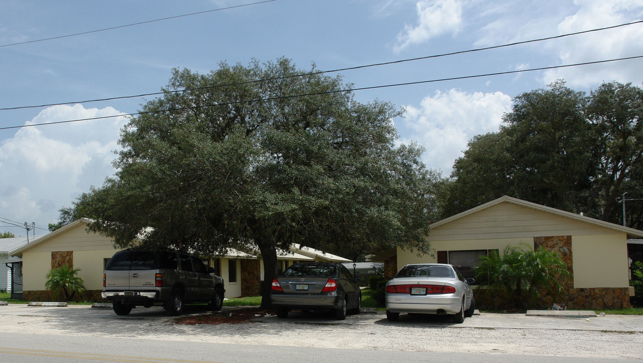 1107-1113 W State St in Avon Park, FL - Building Photo