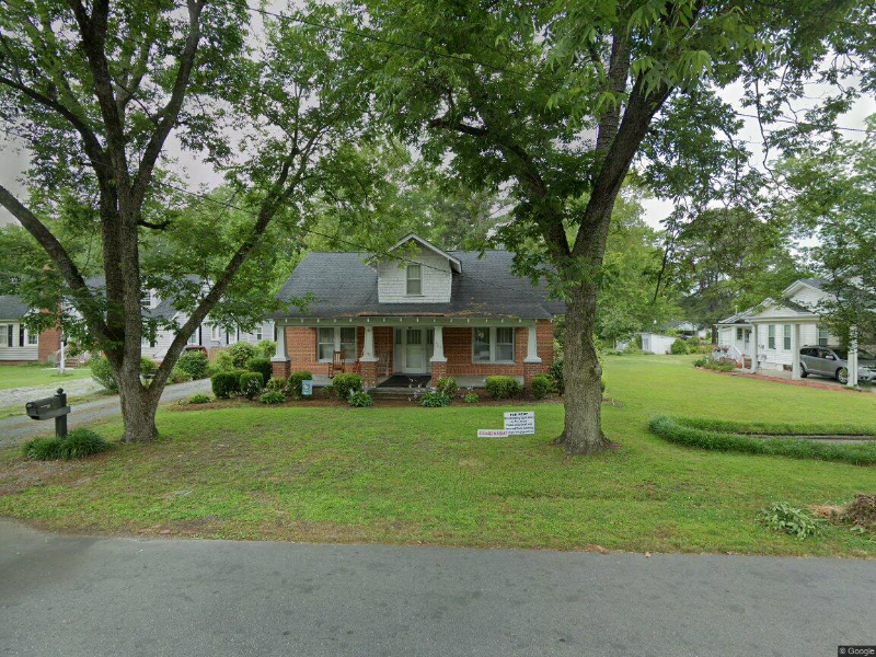 407 E 2nd St in Kenly, NC - Foto de edificio