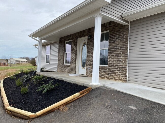 906 Red Oak Ln in Dandridge, TN - Building Photo - Building Photo