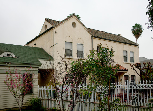 626 N Berendo St in Los Angeles, CA - Building Photo - Building Photo