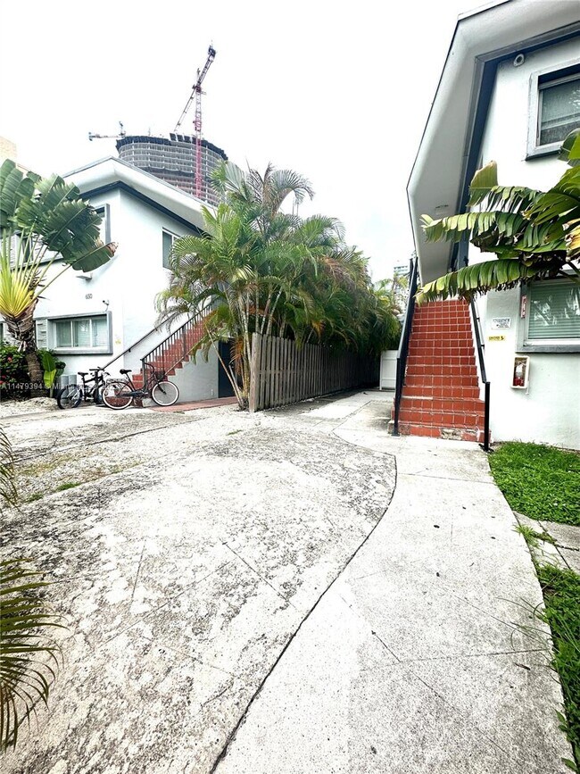 660 Lenox Ave., Unit 3 in Miami Beach, FL - Building Photo - Building Photo