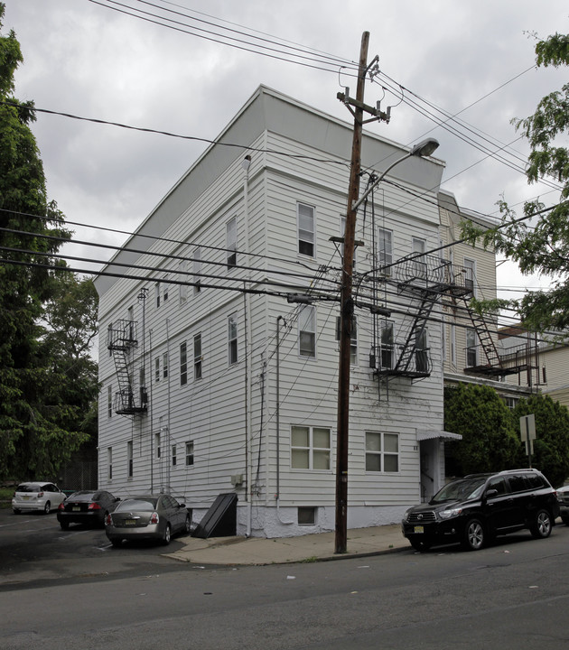 88 Lake Ave in Clifton, NJ - Foto de edificio