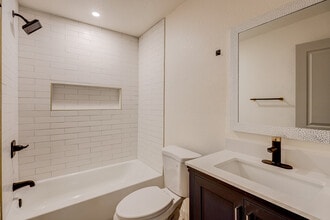 2327 Fulton St in Aurora, CO - Foto de edificio - Building Photo