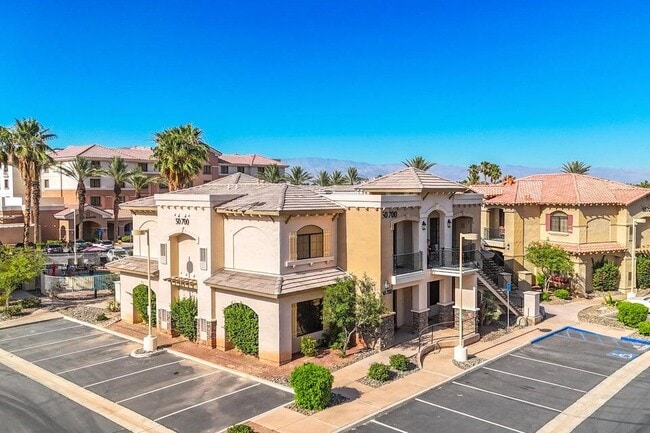 property at 50700 Santa Rosa Plz