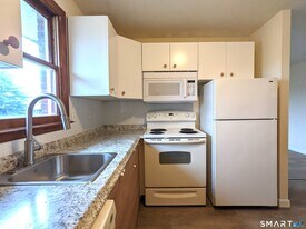 177 Homestead St in Manchester, CT - Building Photo