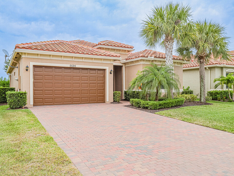 5526 40th Ave in Vero Beach, FL - Building Photo