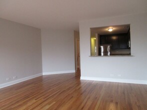 1453 W Taylor St, Unit 2 in Chicago, IL - Building Photo - Building Photo