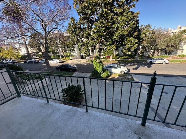 1906 Pelham Ave in Los Angeles, CA - Foto de edificio - Building Photo