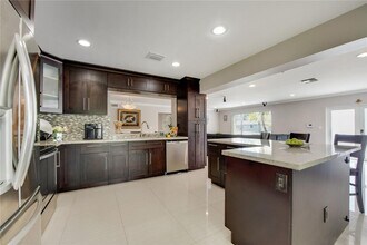 8485 SW 143rd St in Palmetto Bay, FL - Building Photo - Building Photo