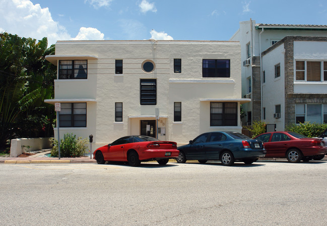 233 27th St in Miami Beach, FL - Foto de edificio - Building Photo