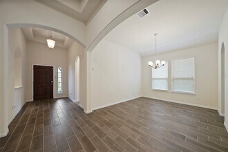 1403 Holly Chase Dr in Conroe, TX - Foto de edificio - Building Photo