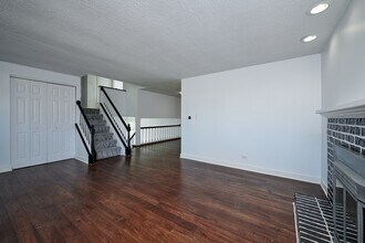 1613 Hartmann Dr in Schaumburg, IL - Building Photo - Building Photo