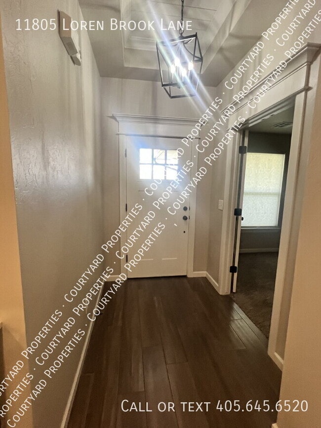 11805 Loren Brook Ln in Yukon, OK - Building Photo - Building Photo