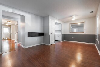 816-818 Rubel Ave in Louisville, KY - Foto de edificio - Interior Photo