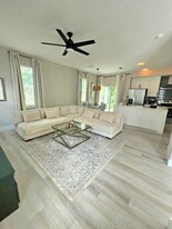 70 W Esther St in Orlando, FL - Building Photo