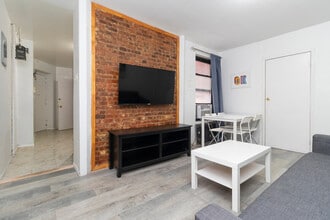215 B E 95th St in New York, NY - Building Photo - Building Photo