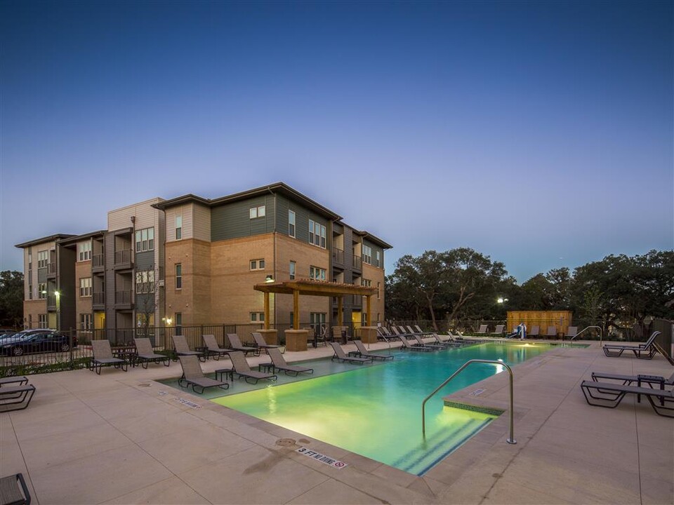 Emerald Village in San Antonio, TX - Building Photo