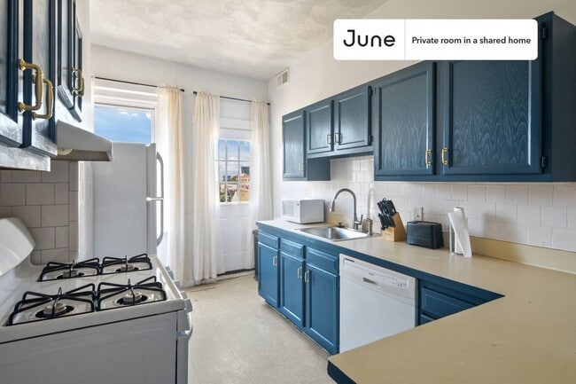 Room in Shared 4 bed/1 bath home, Unit B in Boston, MA - Building Photo - Building Photo