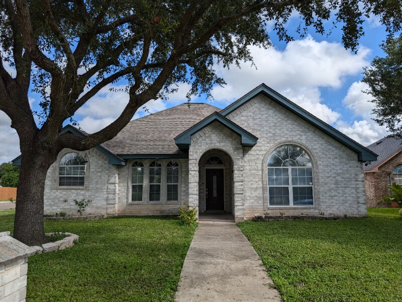 2401 E 27th St in Mission, TX - Foto de edificio