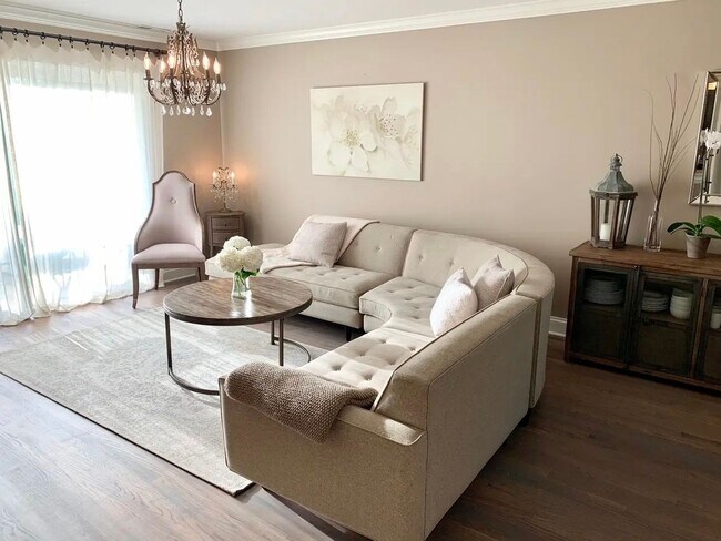 1002 Castilian Ct in Glenview, IL - Building Photo - Building Photo