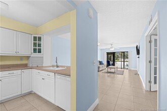1001 Sabal Ridge Cir in Palm Beach Gardens, FL - Building Photo - Building Photo