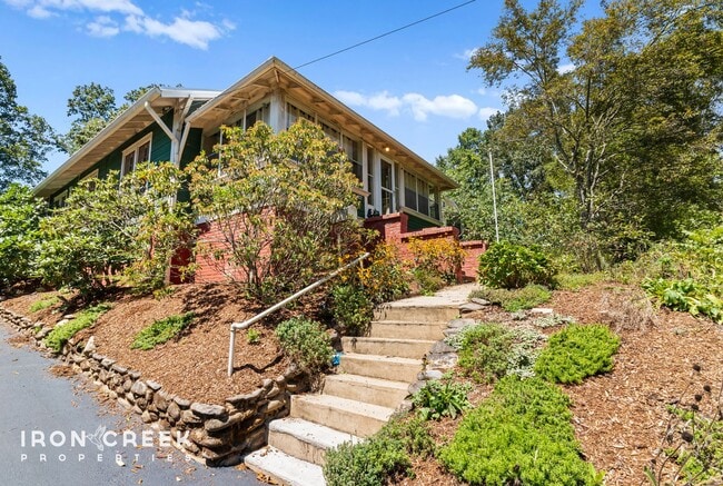 144 Chatham Rd in Asheville, NC - Building Photo - Building Photo