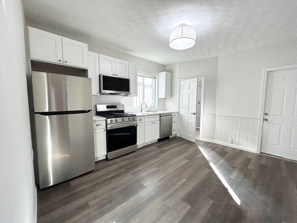 153 E Cottage St, Unit #1 in Boston, MA - Building Photo