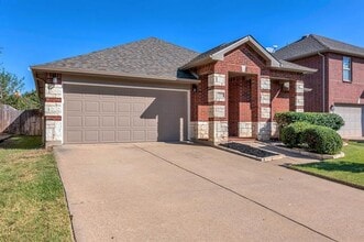 2233 Cavalry Dr in Fort Worth, TX - Building Photo - Building Photo