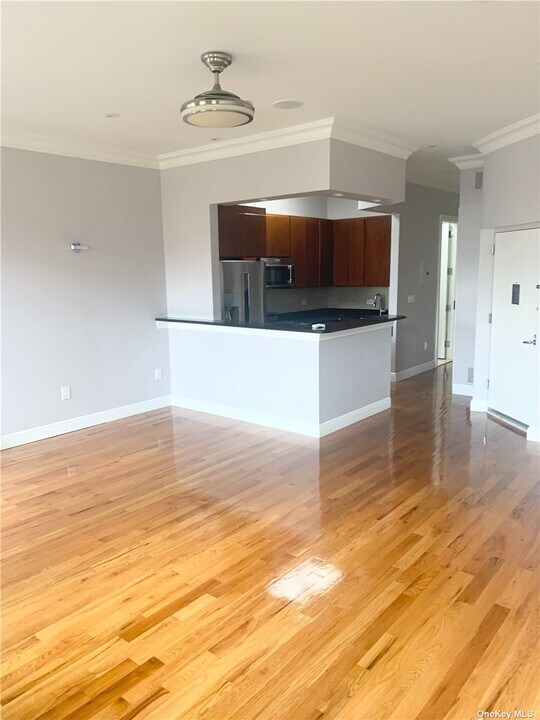 114 E 117th St-Unit -6 in New York, NY - Building Photo