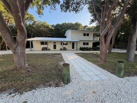 219 S Bay Harbor Dr in Key Largo, FL - Building Photo