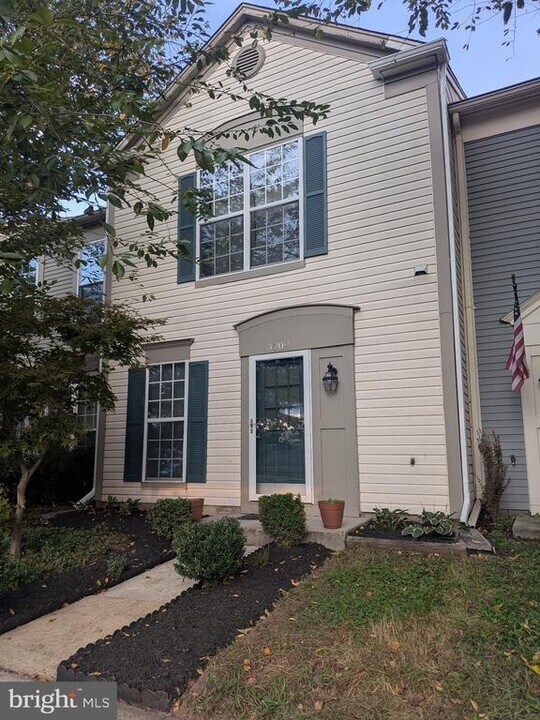 3009 McMaster Ct in Herndon, VA - Building Photo